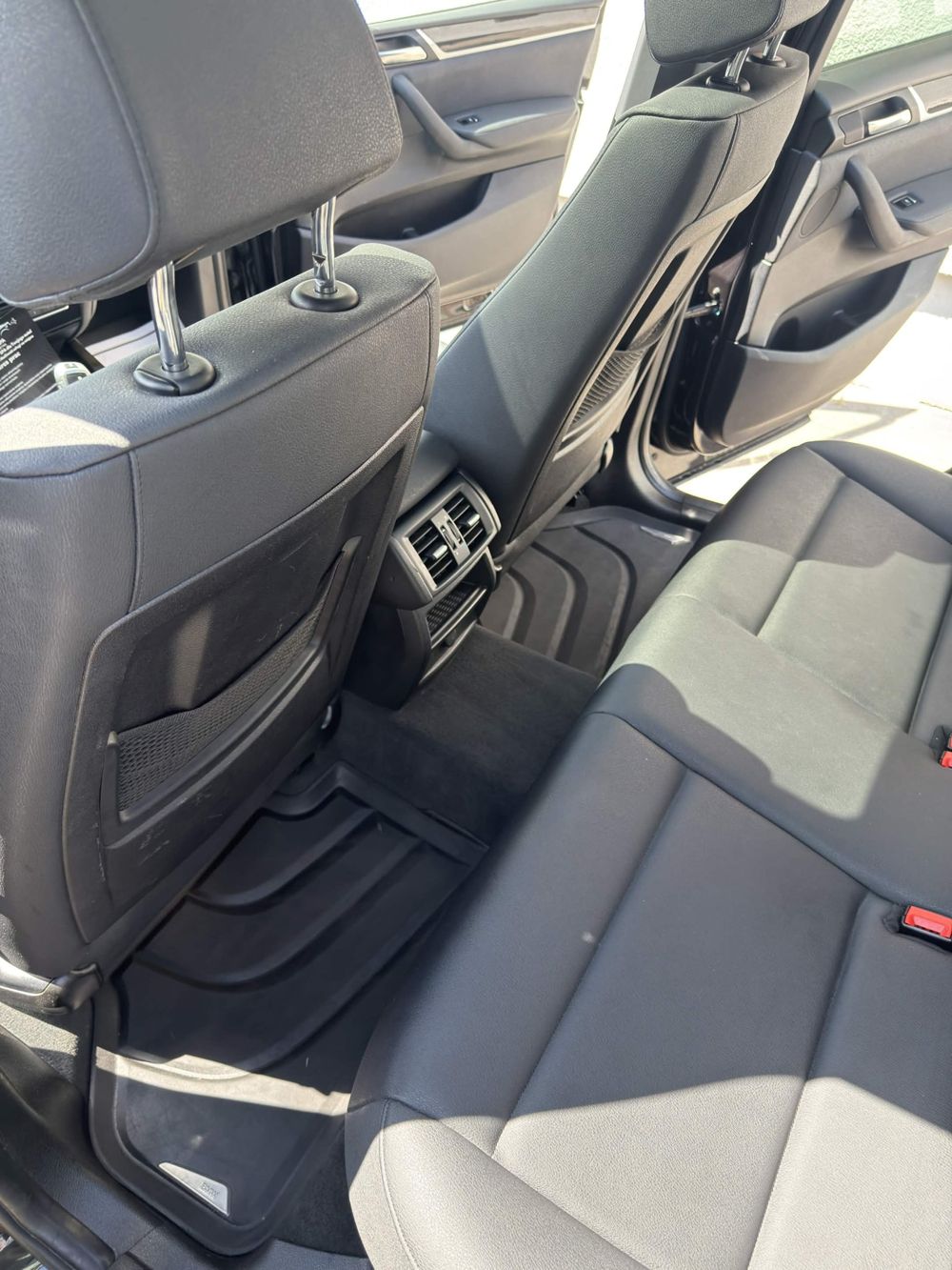 BMW X3 – tył za kierowcą po