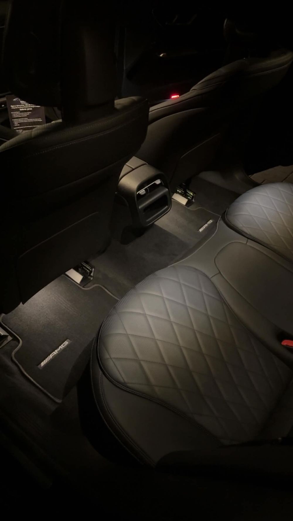 Mercedes E450 – dywaniki AMG po