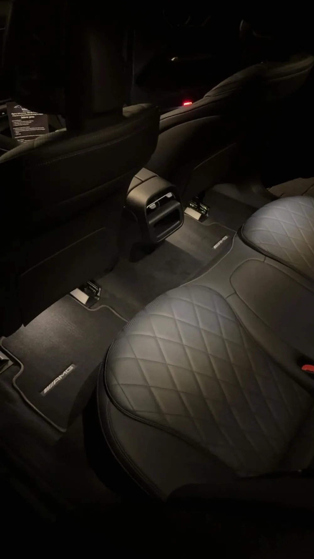 Mercedes E450 – dywaniki AMG po